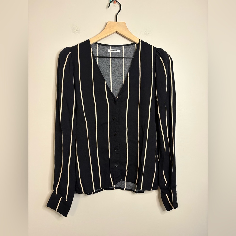 Women’s Reformation Annaliese Top in the Sinatra Stripe pattern size L